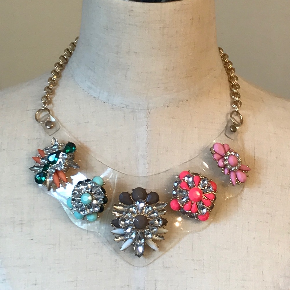 Trendy statement necklace gold & multi jewels